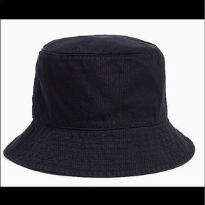 Black bucket hat